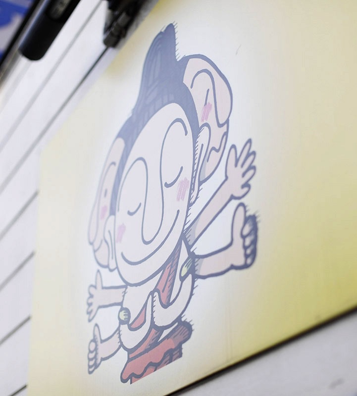 キャラクターが描かれた看板